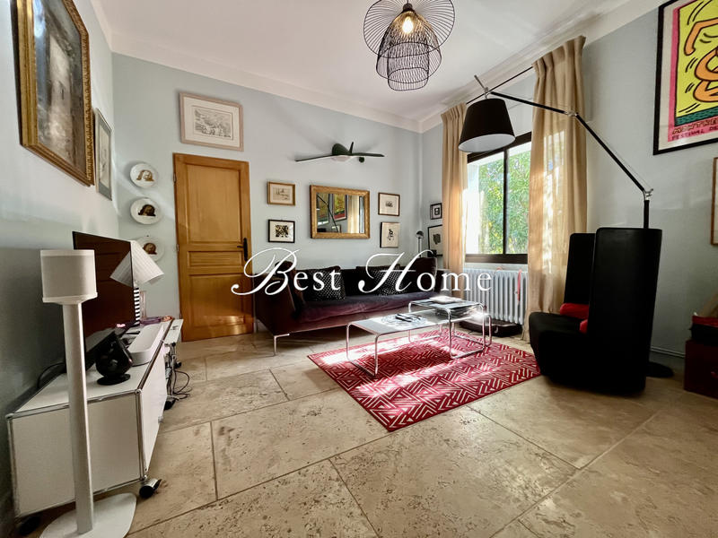 Maison - 230 m² - 9 pièces