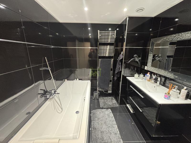 Appartement - 95 m² - 3 pièces