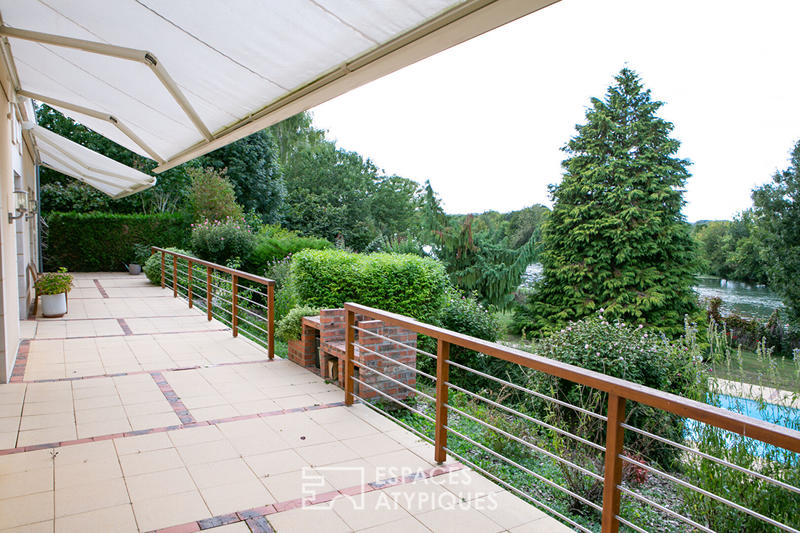 Maison - 241 m² - 9 pièces