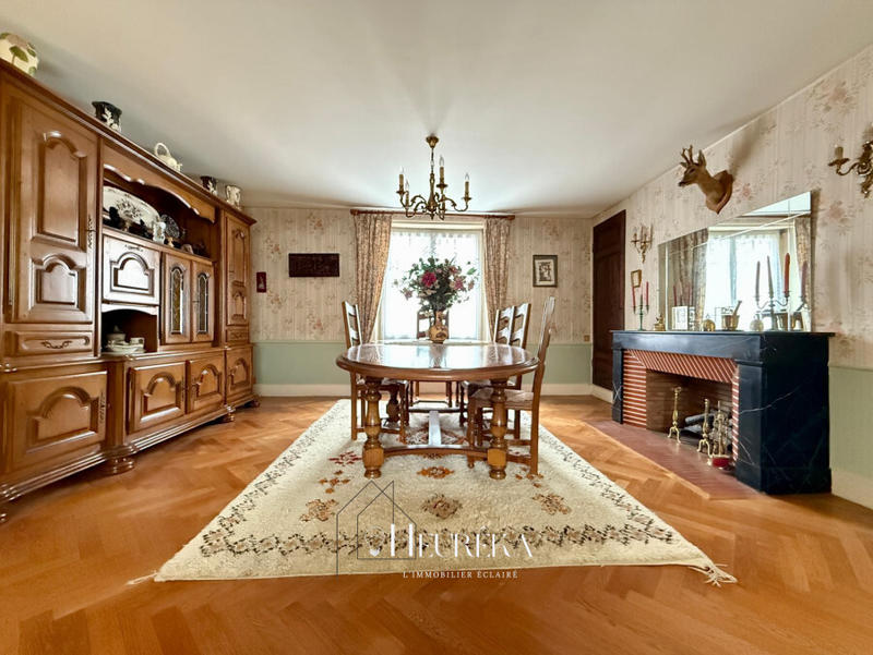 Maison - 250 m² - 7 pièces