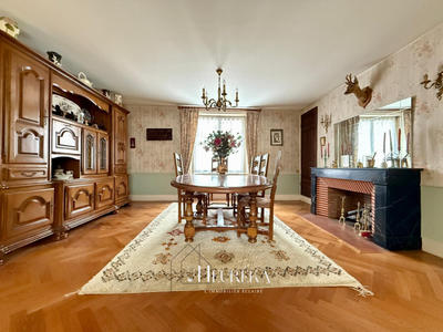 Maison - 250 m² - 7 pièces