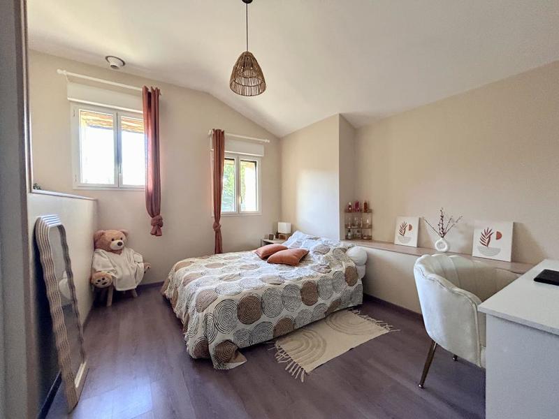 Maison - 243 m² - 8 pièces