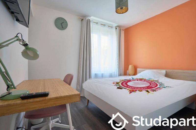 Chambre - 11 m² - 1 pièce