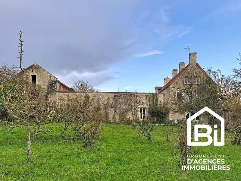 Corps de ferme - 300 m² - 9 pièces