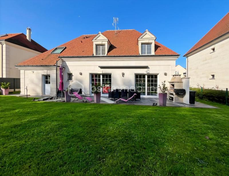 Demeure - 341 m² - 7 pièces