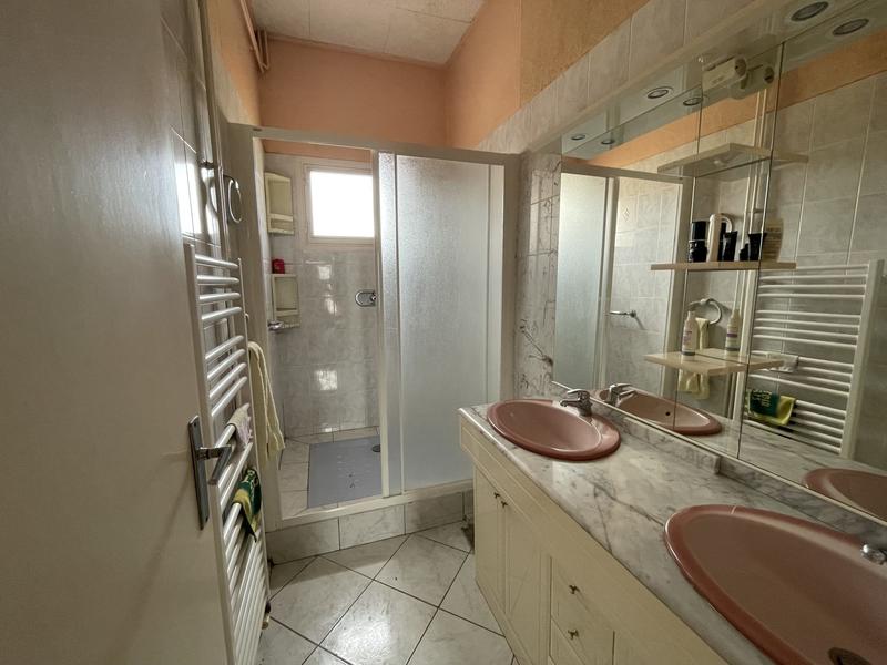 Maison traditionnelle - 184 m² - 11 pièces