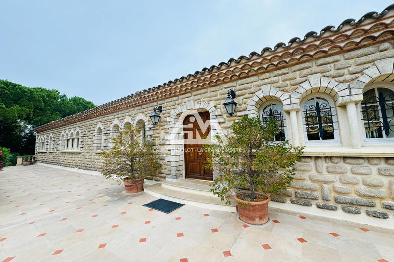 Maison de maîtres - 650 m² - 14 pièces