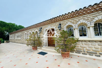 Maison de maîtres - 650 m² - 14 pièces