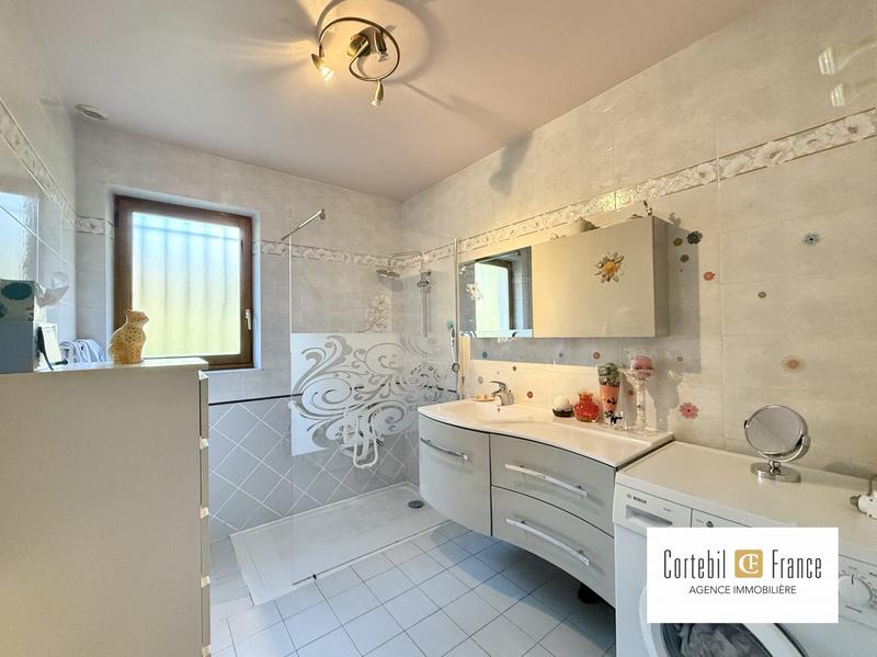 Maison traditionnelle - 320 m² - 5 pièces