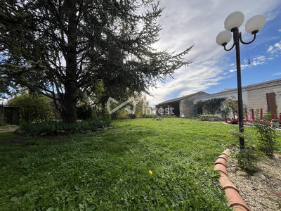 Maison - 240 m² - 7 pièces