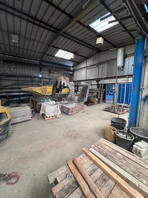 Local d'activités - 417 m²