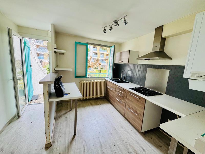 Maison - 182 m² - 7 pièces