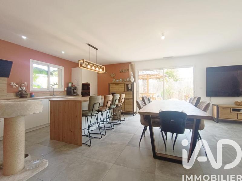 Maison - 90 m² - 4 pièces