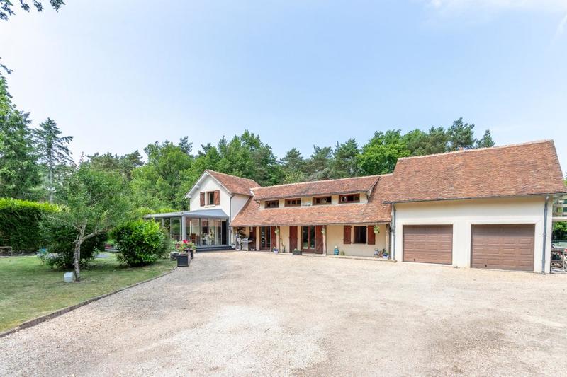 Propriété - 164 m² - 6 pièces