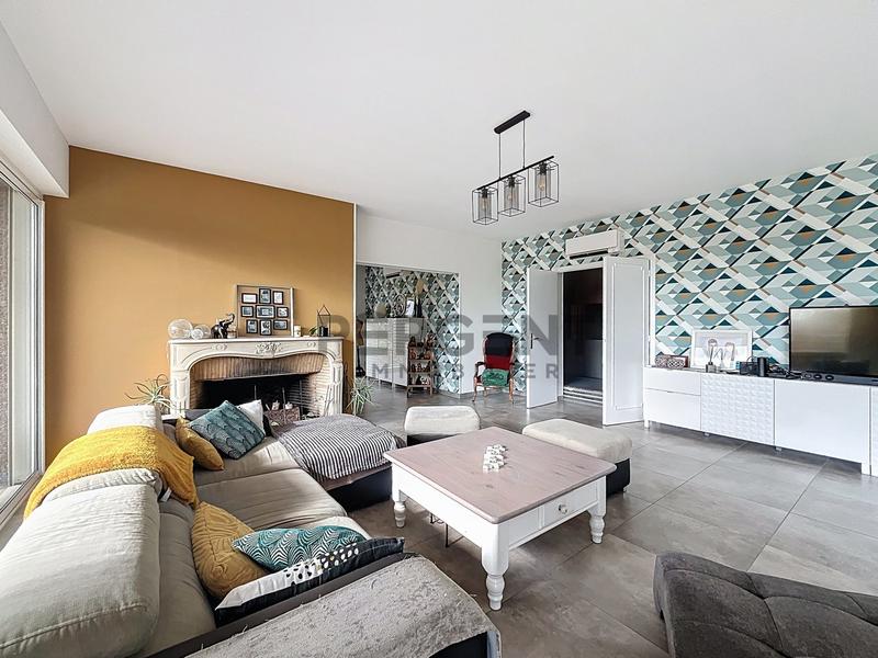 Maison - 304 m² - 9 pièces