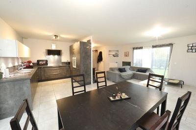 Maison contemporaine - 553 m² - 4 pièces