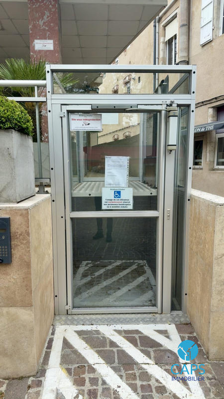 Local commercial - 70 m² - 2 pièces