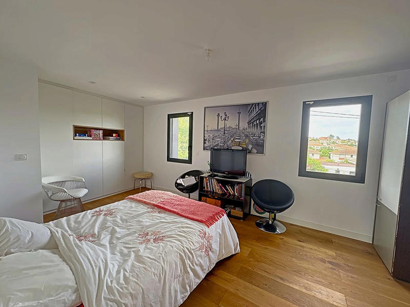 Maison - 260 m² - 5 pièces