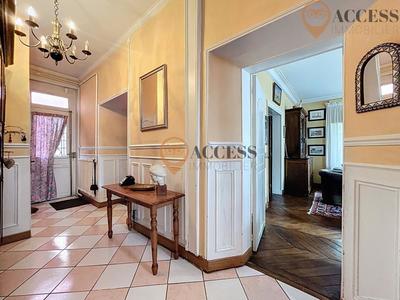 Maison - 209 m² - 8 pièces