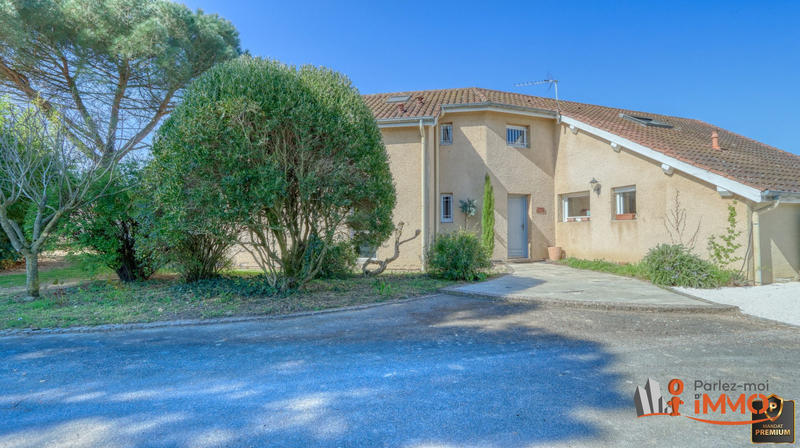 Maison - 270 m² - 11 pièces