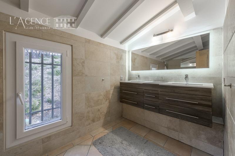 Maison traditionnelle - 216 m² - 7 pièces