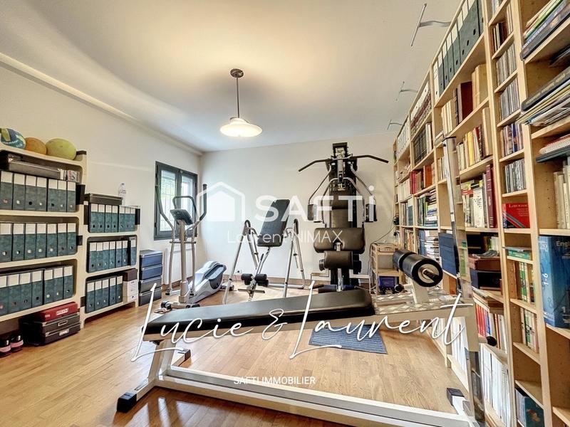 Maison - 260 m² - 8 pièces