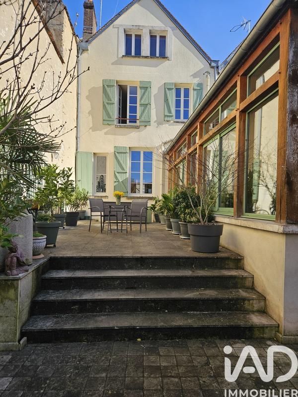 Maison - 214 m² - 6 pièces