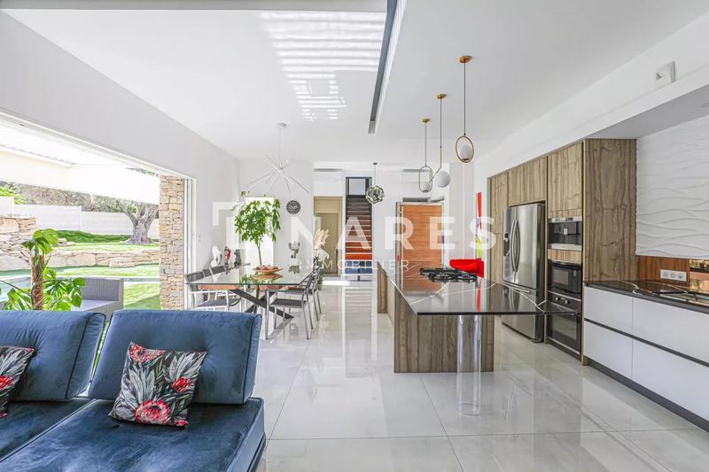 Maison - 280 m² - 4 pièces