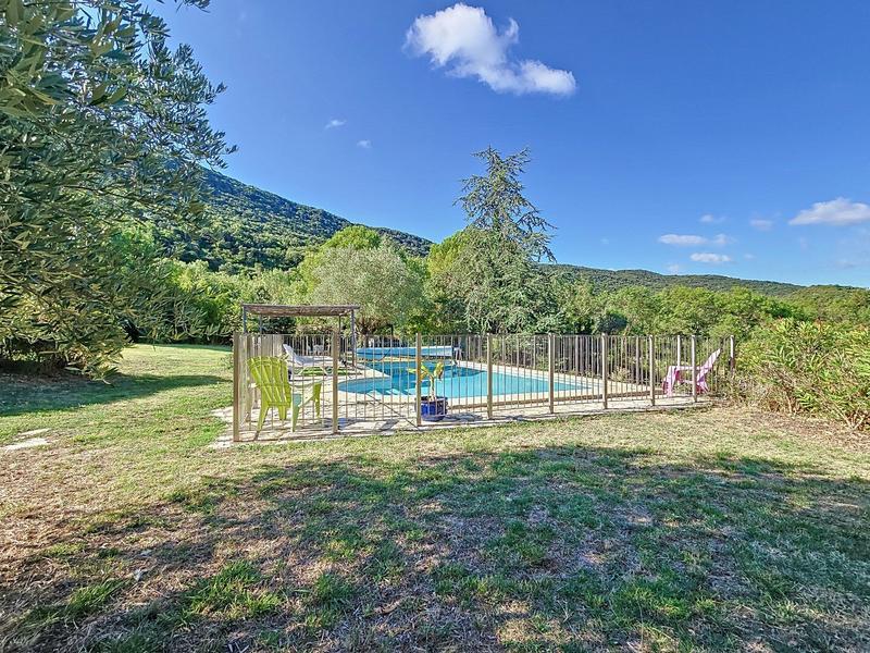 Villa - 100 m² - 5 pièces