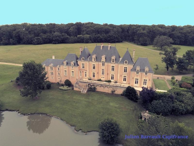 Château - 1 098 m² - 22 pièces