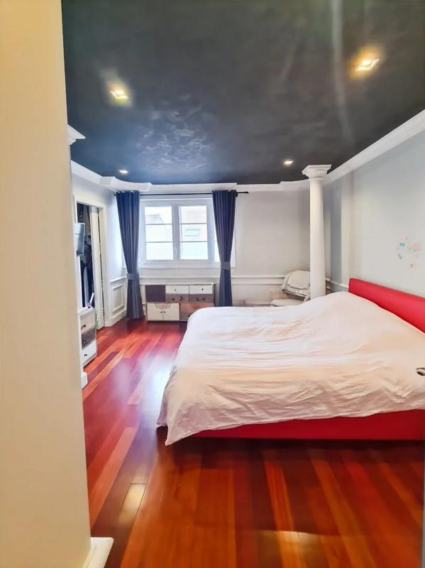 Maison - 230 m² - 7 pièces