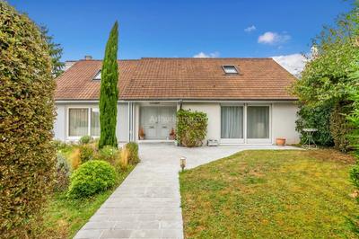 Maison - 181 m² - 8 pièces