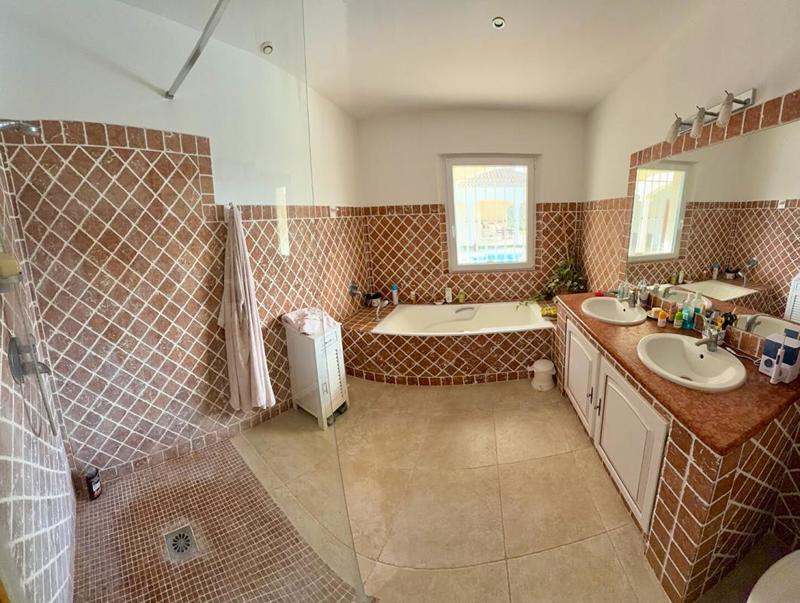 Villa - 260 m² - 7 pièces