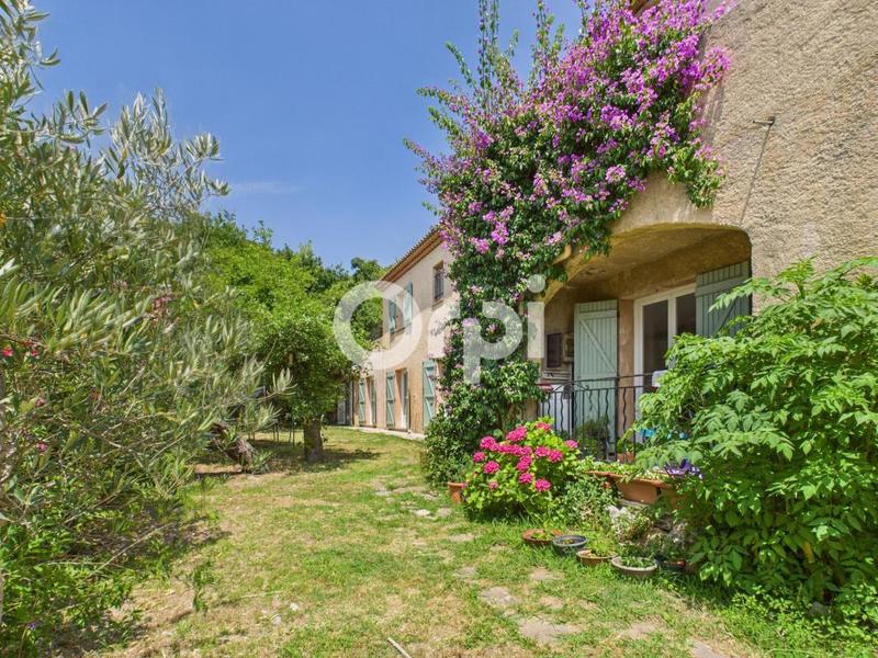 Maison - 245 m² - 8 pièces