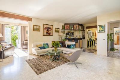 Maison - 230 m² - 10 pièces