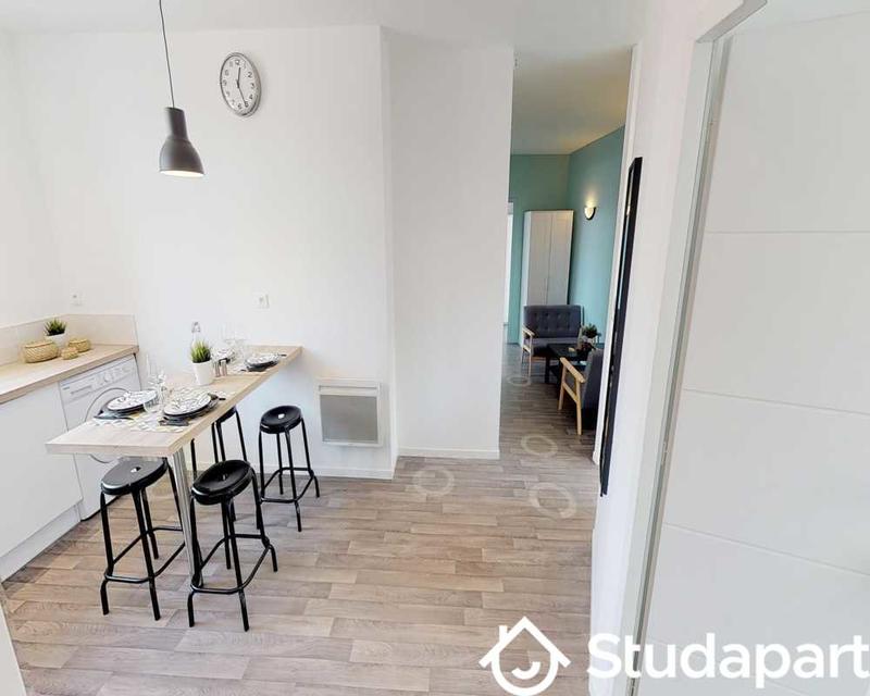 Chambre - 80 m² - 1 pièce