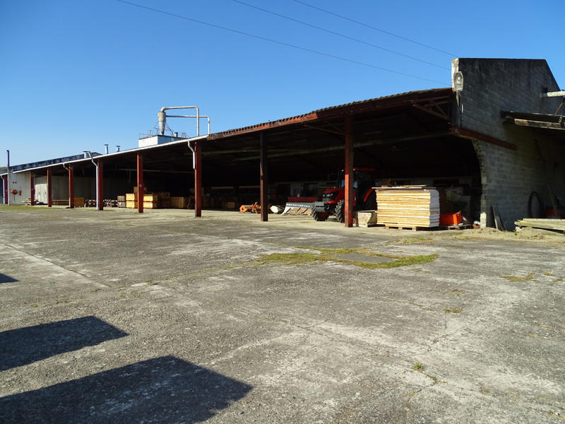 Local commercial - 1 600 m²