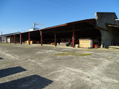 Local commercial - 1 600 m²