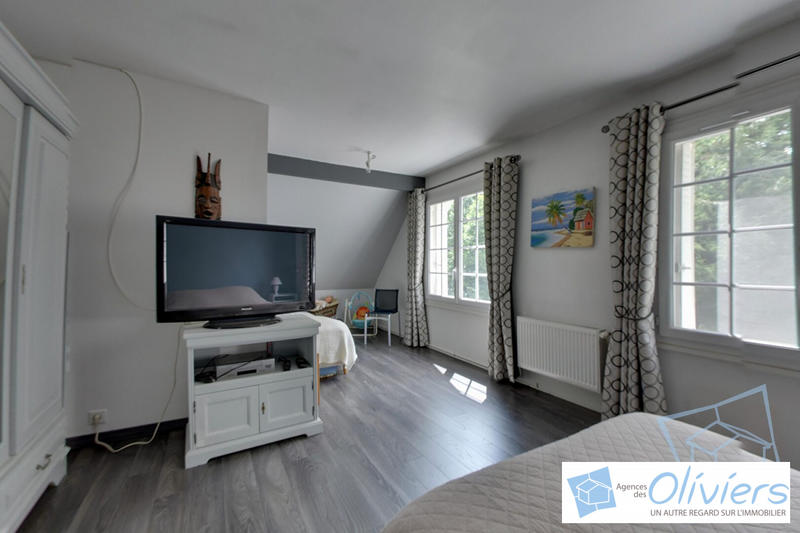 Maison traditionnelle - 270 m² - 9 pièces