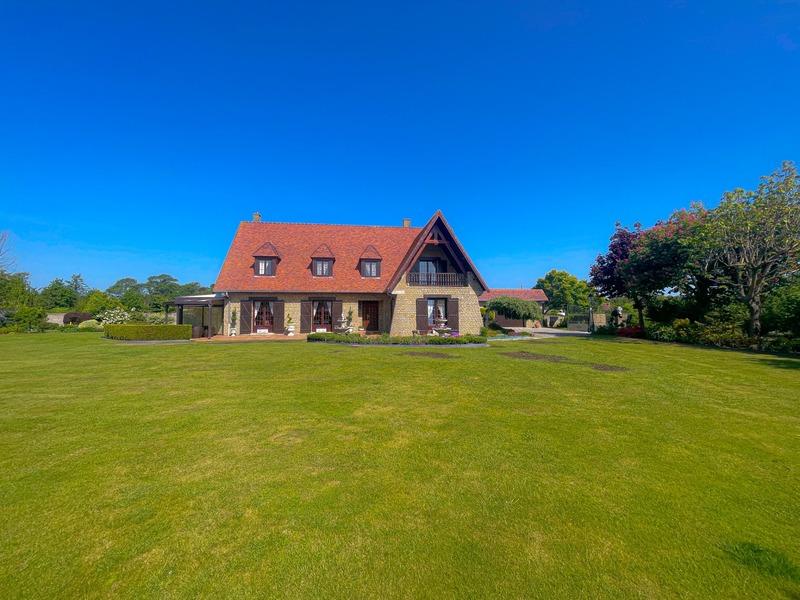 Maison en pierre - 295 m² - 8 pièces