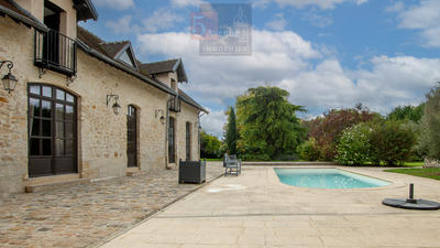 Maison - 335 m² - 12 pièces