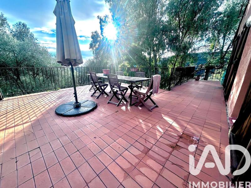 Maison - 204 m² - 9 pièces