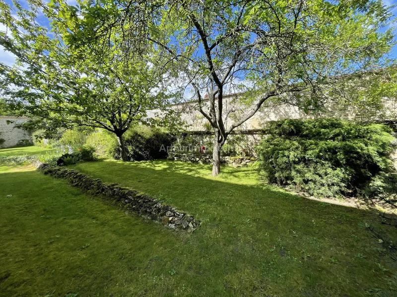 Maison - 210 m² - 8 pièces