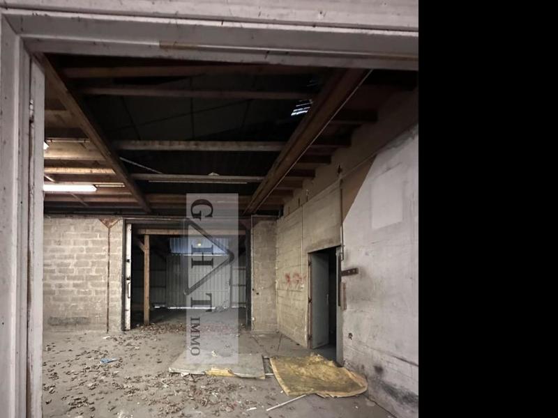 Entrepôt - 1 200 m²