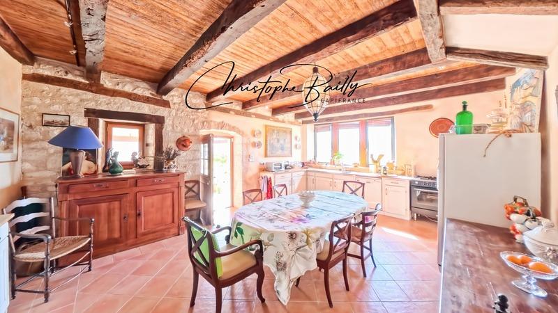 Propriété - 310 m² - 11 pièces