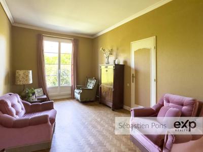 Maison - 230 m² - 8 pièces