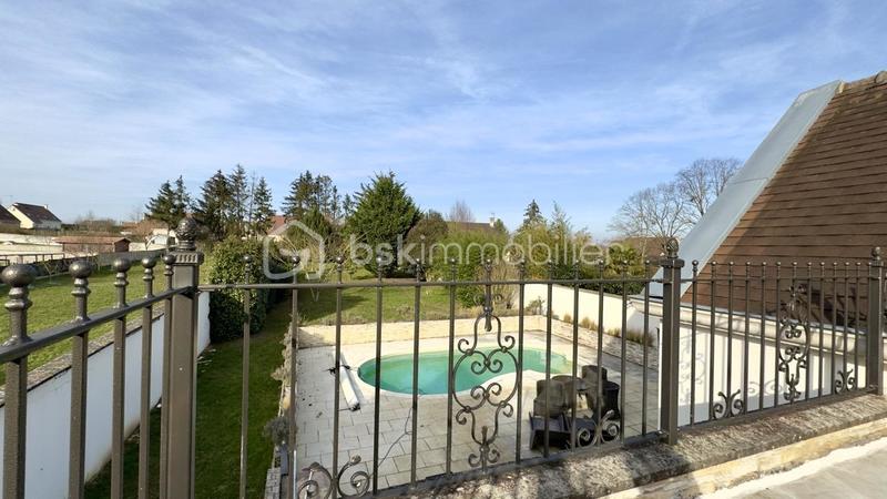 Maison - 239 m² - 6 pièces