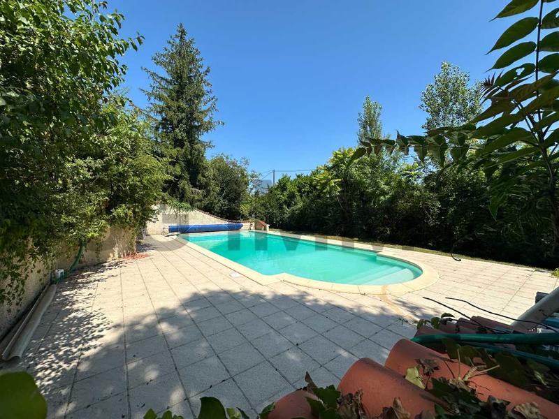 Maison - 205 m² - 5 pièces