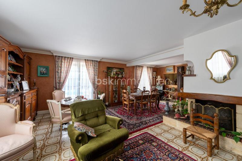 Maison - 186 m² - 7 pièces