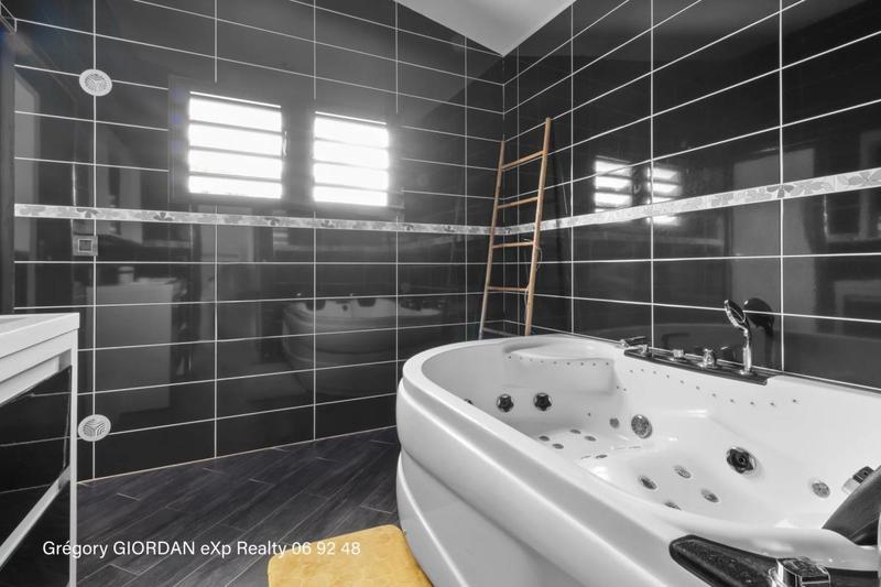 Maison - 138 m² - 5 pièces